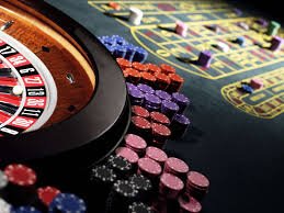 Interface permainan Starburst di agengacor dengan gulungan bercahaya dan simbol wild